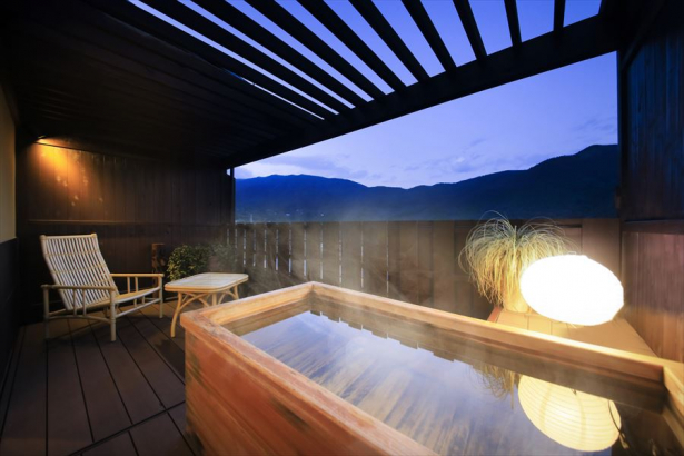 箱根の大パノラマを望む貸切露天風呂