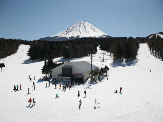 富士山を間近に見られる絶景スキー場